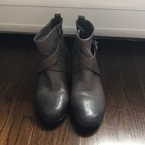 Good condition Vince Camuto booties, Gray leather